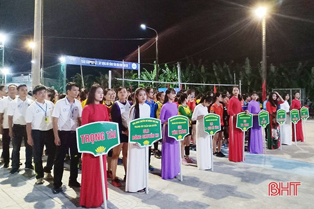 Khởi tranh giải bóng chuyền nữ Hương Sơn tranh cúp Trần Kim Xuyến lần 2