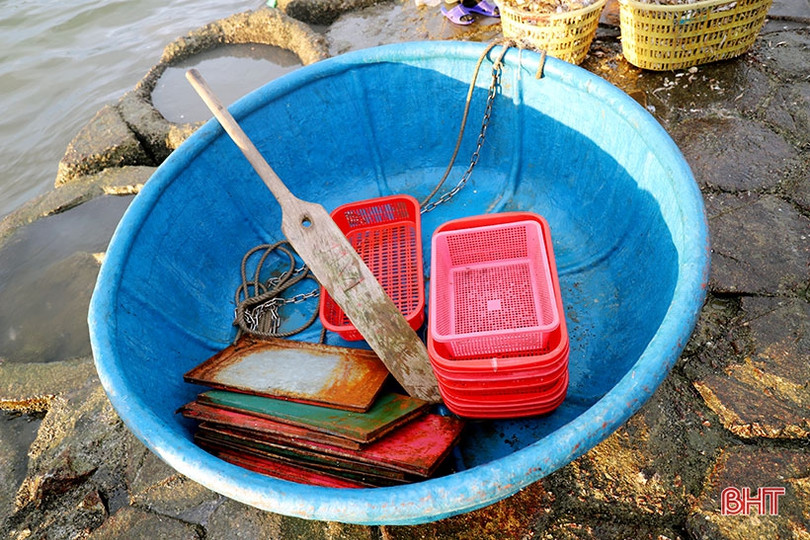 “Kỹ nghệ” chèo thuyền thúng của ngư dân Hà Tĩnh