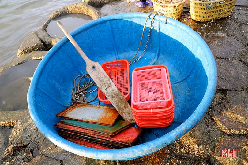 “Kỹ nghệ” chèo thuyền thúng của ngư dân Hà Tĩnh