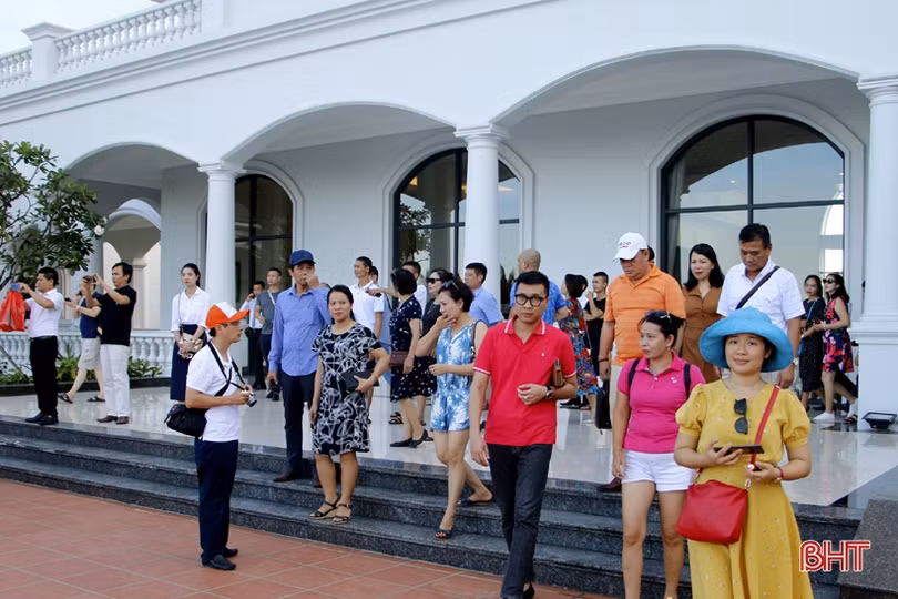 Hơn 200 công ty du lịch các tỉnh phía Bắc khảo sát, kết nối du lịch tại Hà Tĩnh