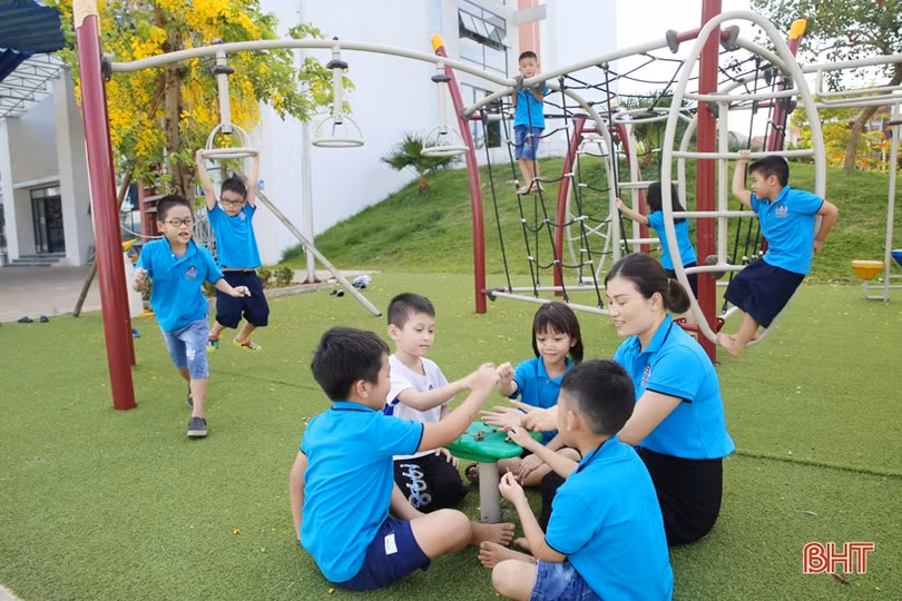 Trường Albert Einstein: Cùng học sinh vượt qua những ngày hè oi ả