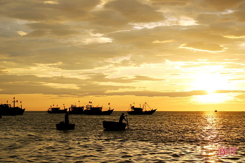 “Kỹ nghệ” chèo thuyền thúng của ngư dân Hà Tĩnh