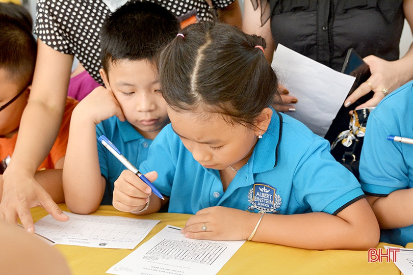 Học sinh Hà Tĩnh hứng thú trải nghiệm các hoạt động toán học