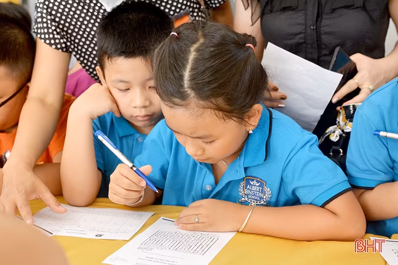 Học sinh Hà Tĩnh hứng thú trải nghiệm các hoạt động toán học