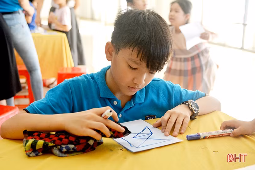 Học sinh Hà Tĩnh hứng thú trải nghiệm các hoạt động toán học