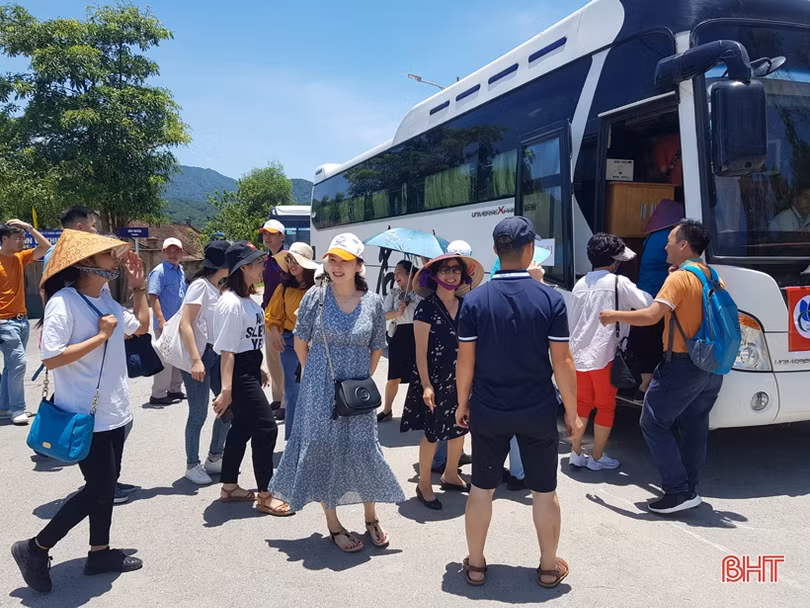 Hơn 200 công ty du lịch các tỉnh phía Bắc khảo sát, kết nối du lịch tại Hà Tĩnh