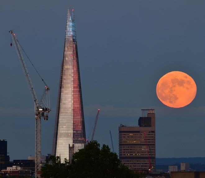 Hình ảnh ấn tượng của nguyệt thực đêm 6/6