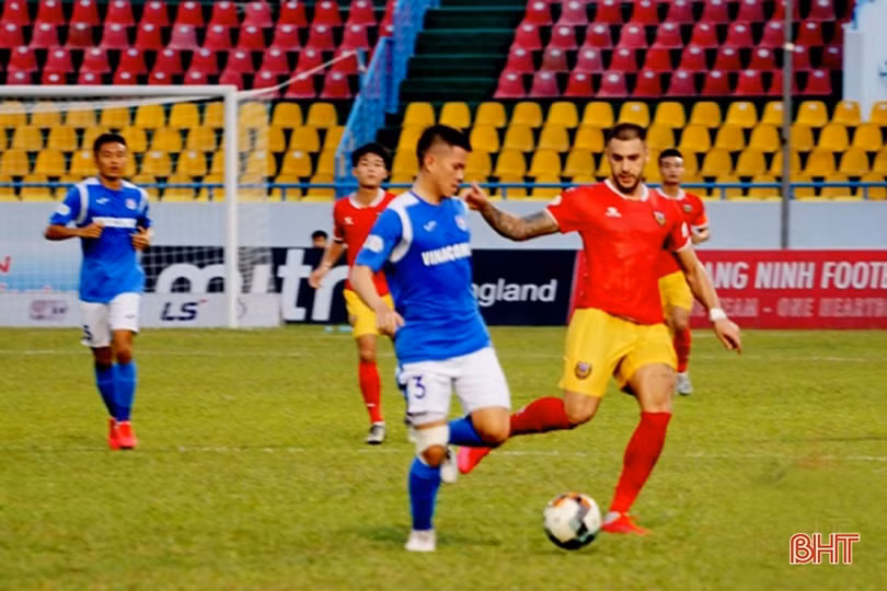 Hạ chủ nhà Than Quảng Ninh 2 - 0, Hồng Lĩnh Hà Tĩnh có 3 điểm đầu tiên ở V.League
