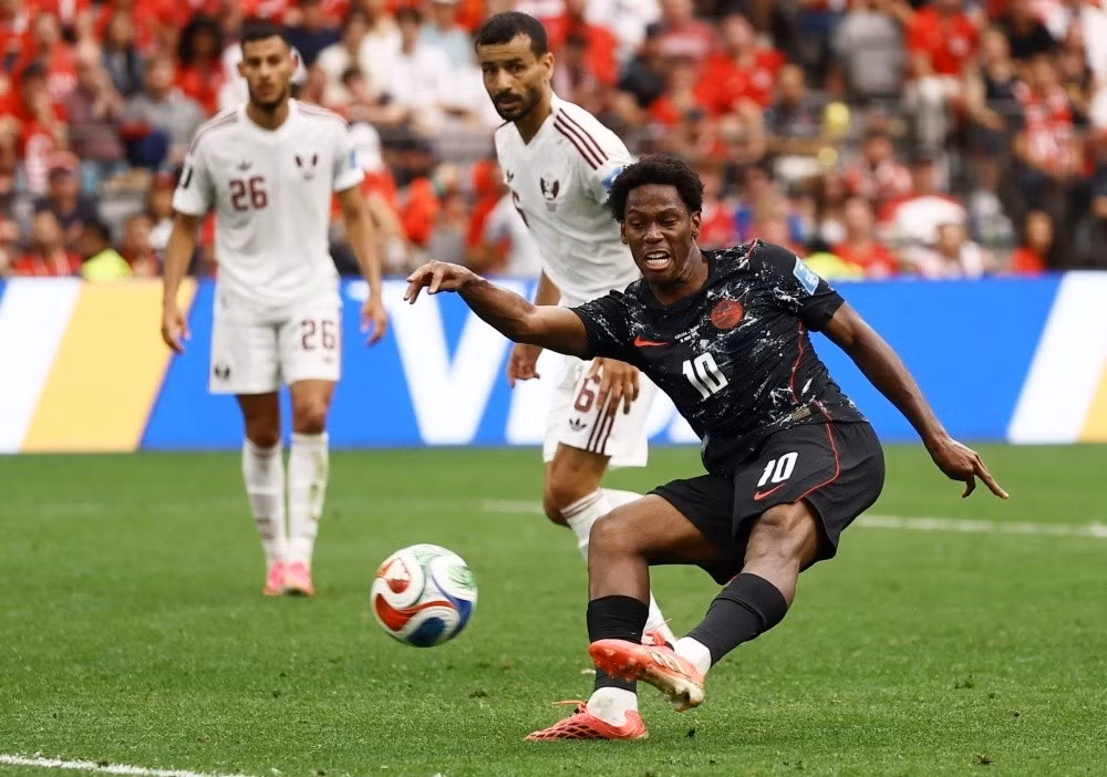 Jonathan David lập hat-trick, còn Canada gửi lời cảnh báo mạnh mẽ tới các ứng viên vô địch bằng chiến thắng 6-0 trước Qatar.
