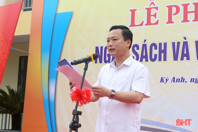 Giám đốc Sở TT&TT Hà Tĩnh Đậu Tùng Lâm phát động ngày Sách và Văn hóa đọc Việt Nam 21/4. a4.jpg