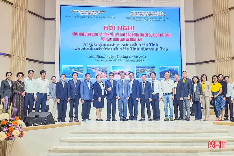 Các đại biểu tham dự hội nghị chụp ảnh lưu niệm sau lễ ký kết. a2.jpg