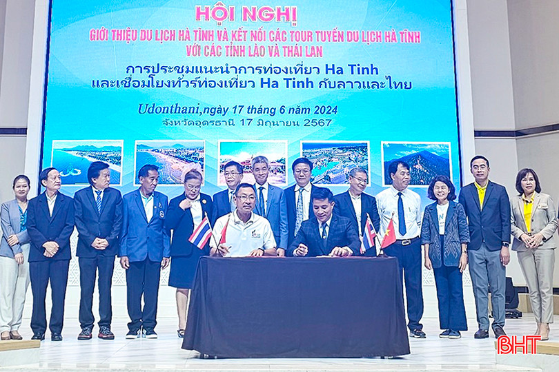 Đại diện lãnh đạo Hiệp hội Du lịch Hà Tĩnh và Hiệp hội Du lịch các tỉnh Thái Lan ký biên bản hợp tác. a3.jpg