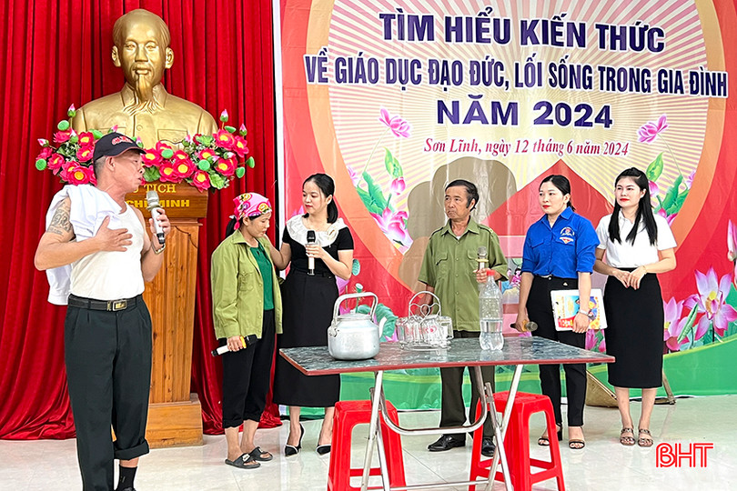 Một tiết mục tại Hội thi "Tìm hiểu về giáo dục đạo đức, lối sống trong gia đình" năm 2024 (do Sở VH-TT&DL Hà Tĩnh phát động) của xã Sơn Lĩnh (Hương Sơn) a7.jpg
