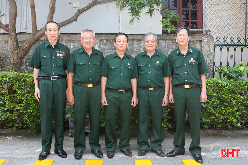 Các cựu chiến binh (Từ trái qua phải): Nguyễn Lam, Đào Chiến Thắng, Trần Thanh Tùng, Nguyễn Văn Thắng và Nguyễn Trọng Hảo. a2.jpg