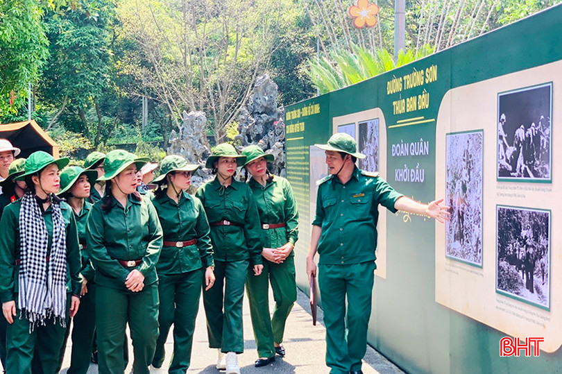 Du khách tham quan tại Khu di tích Ngã ba Đồng Lộc (Can Lộc) dịp nghỉ lễ 30/4 và 1/5/2024. b2.jpg