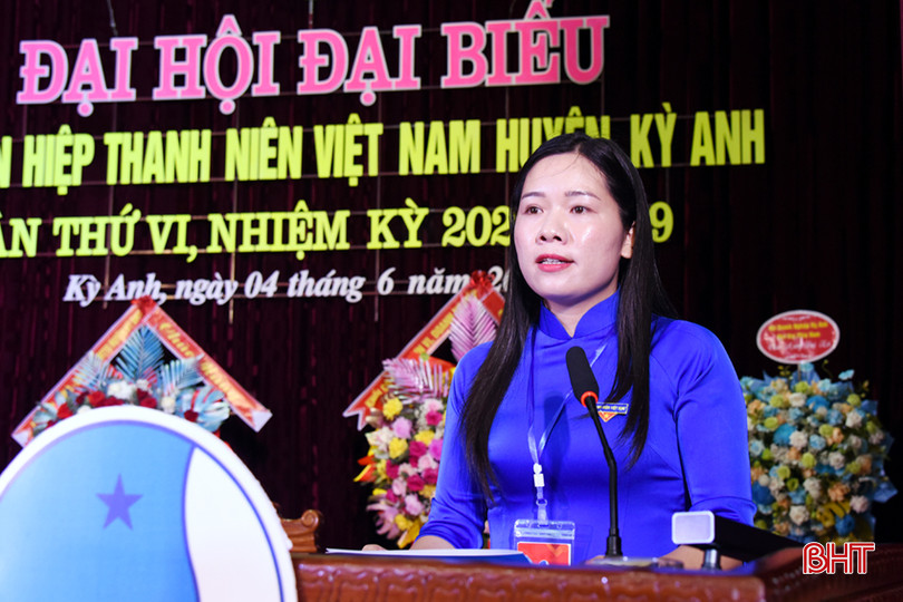 Chị Nguyễn Thị Hà Trang - Phó Bí thư Huyện đoàn Kỳ Anh báo cáo tóm tắt kết quả thực hiện Nghị quyết Đại hội nhiệm kỳ 2019 - 2024. 11.jpg