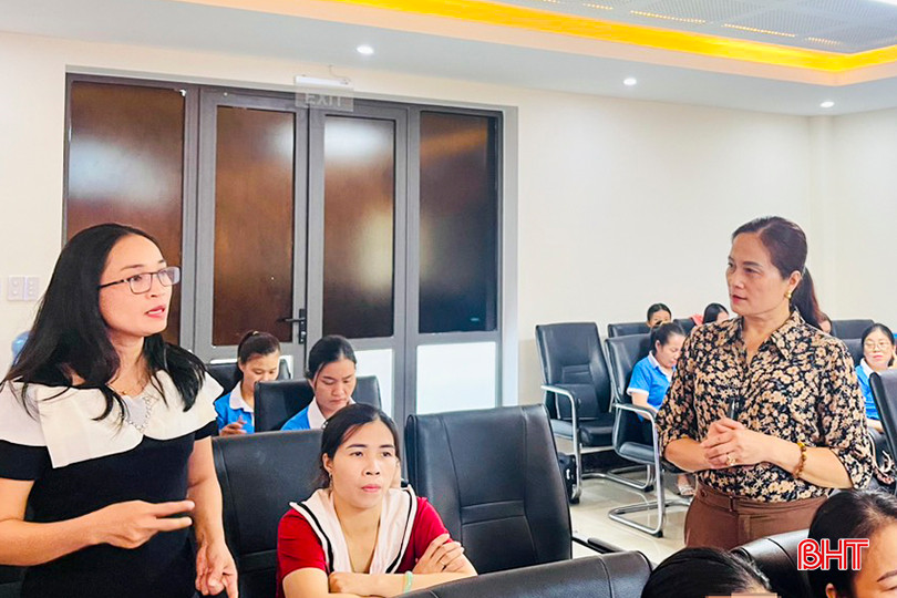 Hội LHPN thị xã Kỳ Anh phối hợp Hội LHPN tỉnh tổ chức tập huấn các chuyên đề "Kiến thức, kỹ năng nâng cao chất lượng mô hình "Gia đình 5 có - NTM, đô thị văn minh", xây dựng gia đình văn hóa gắn với xây dựng nông thôn mới" cho cán bộ, hội viên trên địa bàn. a5.jpg