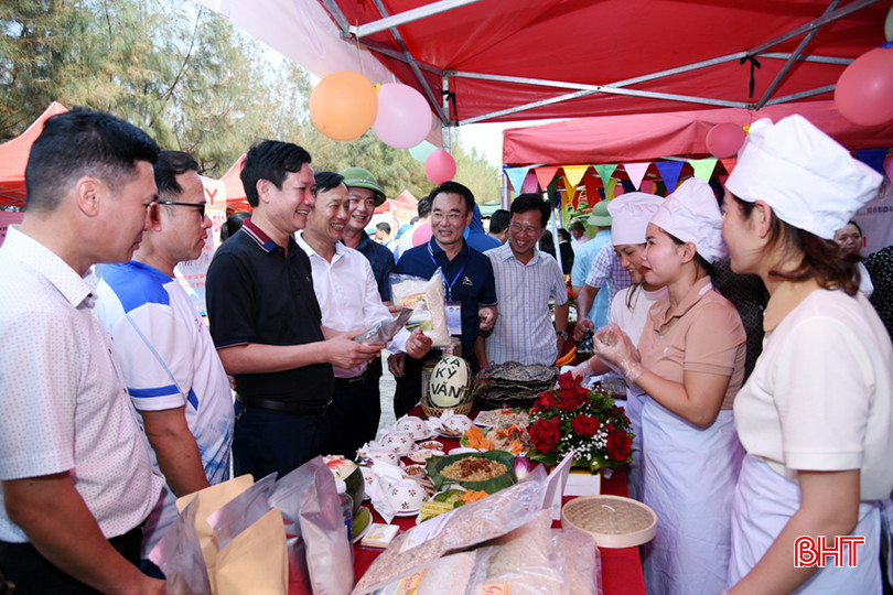 Chính quyền địa phương tổ chức hội thi ẩm thực và trưng bày sản phẩm OCOP, sản phẩm chủ lực, đặc sản truyền thống của huyện Kỳ Anh. 15.jpg