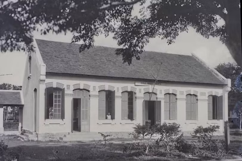 Trường Pháp - Việt Vinh là nơi đồng chí Trần Phú từng dạy học. Ảnh: Internet.