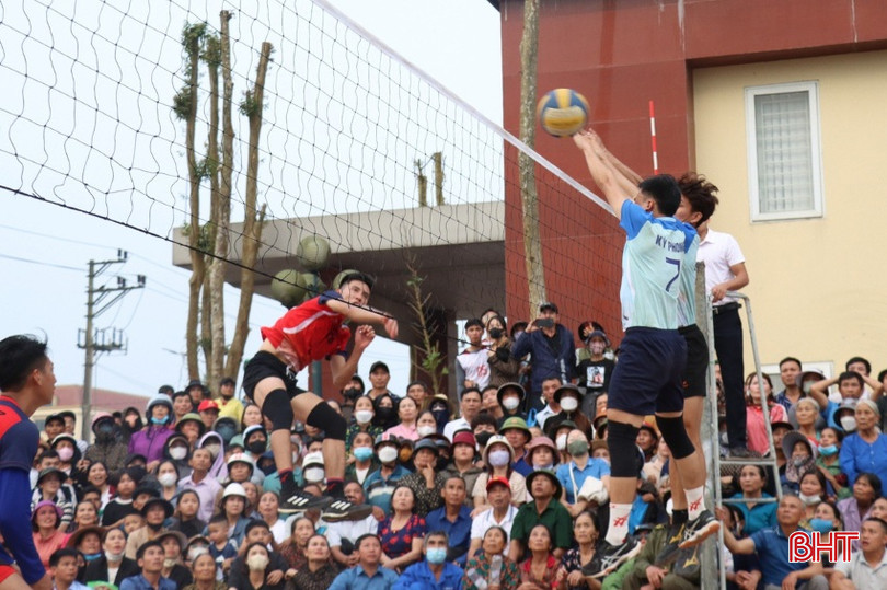 Tham gia giải có 23 đội bóng của các xã, các trường THPT trong toàn huyện. Các đội được chia làm 8 bảng, thi đấu theo vòng tròn tính điểm, chọn các đội nhất ở các bảng lọt vào vòng tứ kết, bán kết và chung kết.