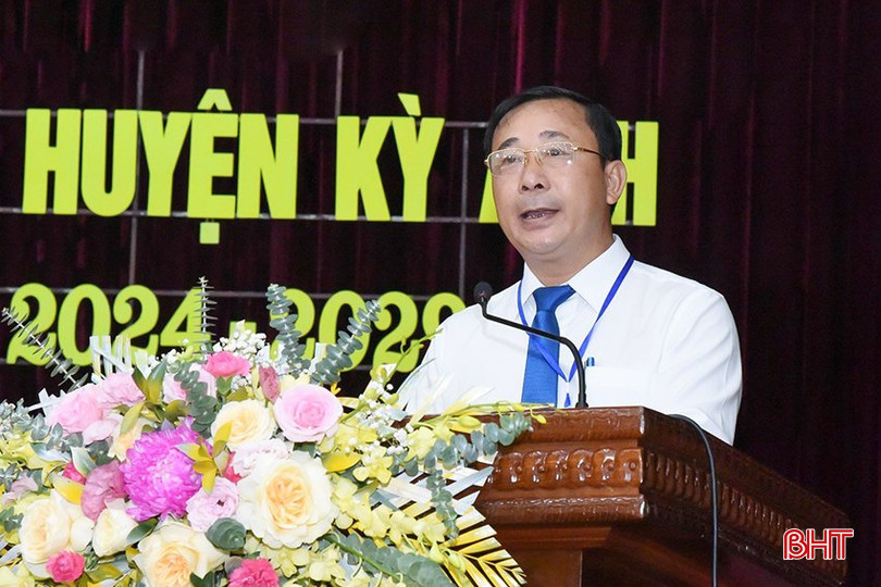 Ông Phan Văn Duẫn – Chủ tịch Hội Nông dân huyện Kỳ Anh tham luận: Một số giải pháp đẩy mạnh công tác tuyên truyền, vận động người dân tích cực tham gia thực hiện tốt chuyển đổi cơ cấu cây trồng, vật nuôi... 11.jpg