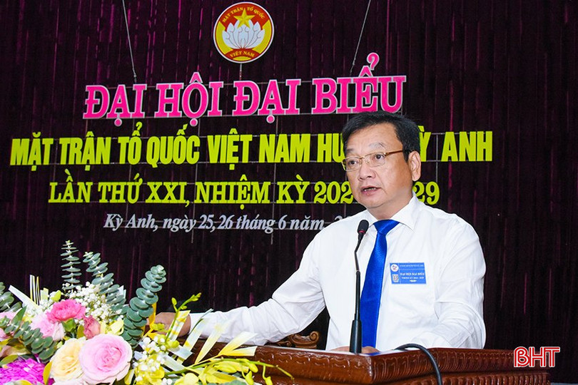 Bí thư Huyện ủy Kỳ Anh Hồ Huy Thành: Ủy ban MTTQ các cấp cần tiếp tục chủ động phối hợp chặt chẽ với các cấp, ngành thường xuyên quán triệt, tuyên truyền, phổ biến sâu rộng các quan điểm, chủ trương của Đảng, chính sách pháp luật của Nhà nước, tư tưởng Hồ Chí Minh về đại đoàn kết toàn dân, trọng tâm là Nghị quyết Trung ương 8 khóa XIII về tiếp tục phát huy truyền thống, sức mạnh đại đoàn kết toàn dân tộc, xây dựng đất nước ta ngày càng phồn vinh, hạnh phúc... 222.jpg