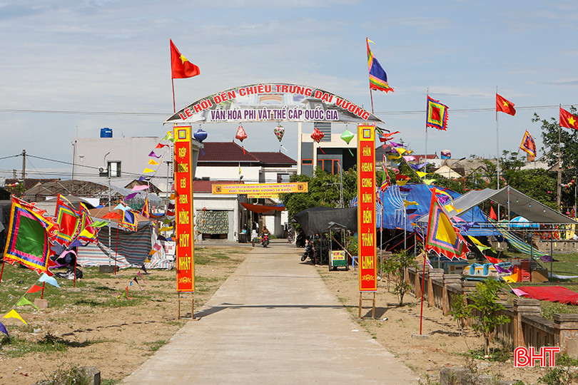 Đường vào đền thờ Đông Phương, thờ vọng Lê Khôi ở thôn Xuân Phượng (Thạch Kim, Lộc Hà). a2.jpg