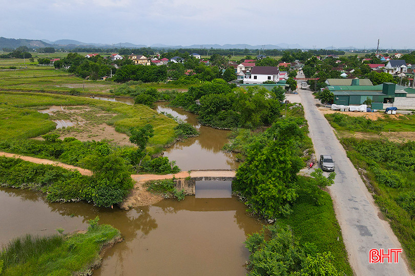 Đường vào làng Trường Lưu a1.jpg