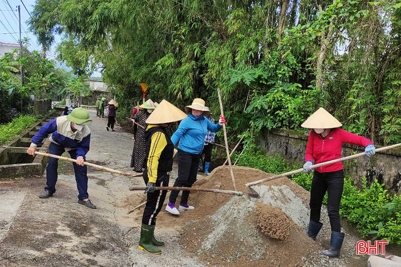 Bà con thôn Đan Trung hoàn thiện hệ thống đường giao thông nông thôn. A4.jpg