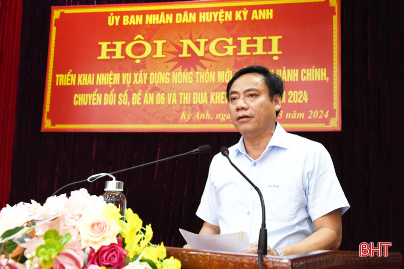 Chủ tịch UBND huyện Kỳ Anh Nguyễn Tiến Hùng báo cáo một số kết quả trong công tác xây dựng nông thôn mới, cải cách hành chính,... 13.jpg