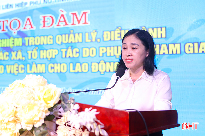 Phó Chủ tịch Hội LHPN Hà Tĩnh thông tin một số kết quả đạt được của các cấp hội phụ nữ trong phát triển mô hình kinh tế tập thể thời gian qua. a5.jpg