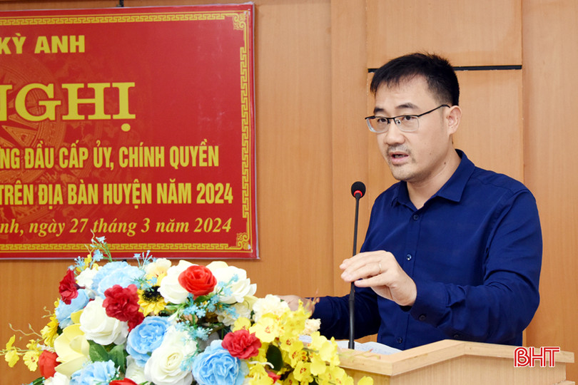 Phó Chủ tịch UBND huyện Kỳ Anh Nguyễn Thanh Hải trả lời một số câu hỏi liên quan đến những giải pháp thúc đẩy sản xuất nông nghiệp với quy mô lớn, hiện đại; đầu tư xây dựng đường giao thông, kênh mương nội đồng, cầu cống tại các vùng tích tụ ruộng đất... 15.jpg