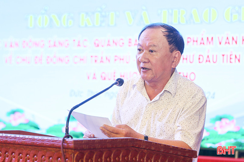 Phó Chủ tịch Hội Liên hiệp VHNT Hà Tĩnh Trần Hướng báo cáo tổng kết Cuộc vận động sáng tác. a2.jpg