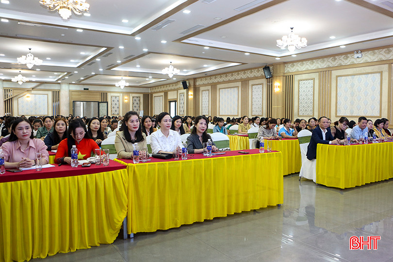 Các đại biểu tham dự chương trình a1.jpg