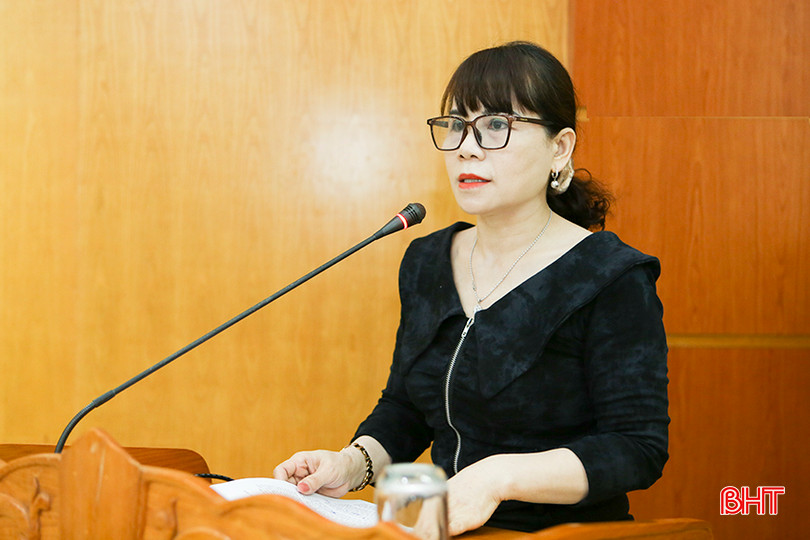 Bà Lê Thị Loan - Phó Giám đốc Sở VH-TT&DL Hà Tĩnh trình bày báo cáo kết quả thực hiện năm 2023. a1.jpg