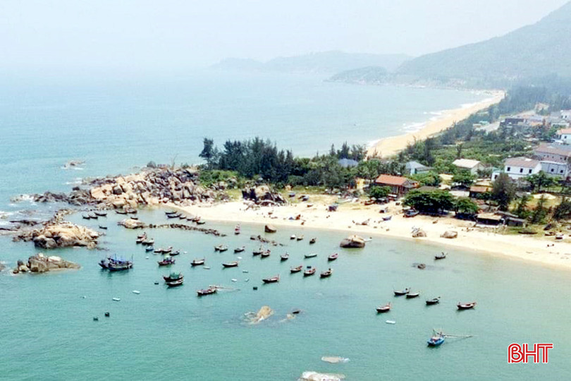 Bãi biển Kỳ Xuân còn mang vẻ đẹp hoang sơ. 33.jpg