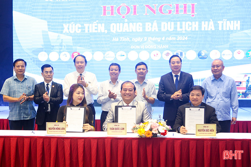 Đại diện lãnh đạo Hiệp hội Du lịch Thanh Hóa, Nghệ An và Hà Tĩnh ký kết biên bản ghi nhớ hợp tác phát triển tour du lịch “3 địa phương – 1 điểm đến - nhiều trải nghiệm”. a9.jpg