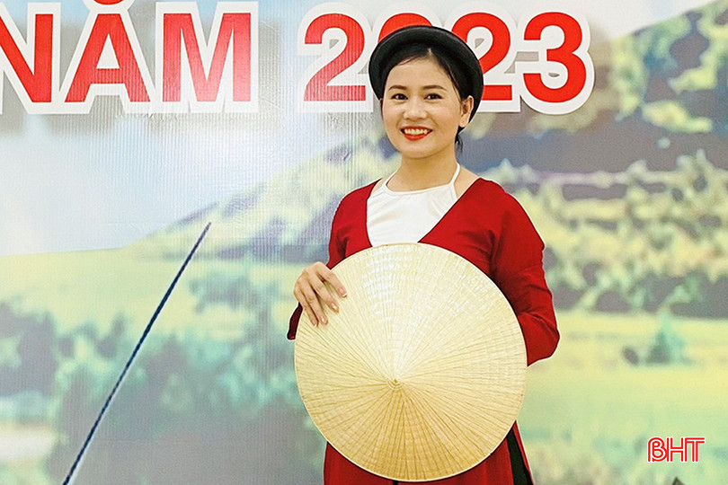 Nghệ nhân dân gian Phạm Thị Huyền. d1.jpg