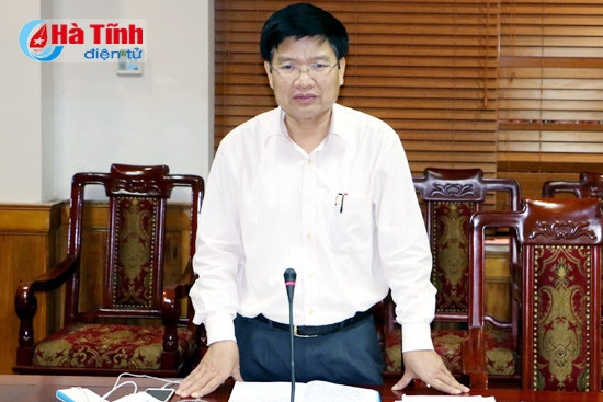 Chánh Văn phòng Tỉnh ủy Đặng Thanh Hải báo cáo phương án, kế hoạch đón tiếp đại biểu trung ương về tham dự lễ kỷ niệm.