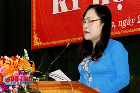 Phó Chủ tịch HĐND tỉnh Nguyễn Thị Nữ Y đọc diễn văn khai mạc kỳ họp