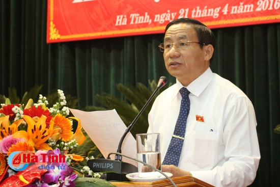 Chủ tịch HĐND tỉnh Lê Đình Sơn đọc Tờ trình giới thiệu bầu chức danh Chủ tịch UBND tỉnh