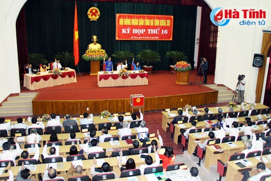 Đại biểu biểu quyết bầu bổ sung các chức danh UBND tỉnh