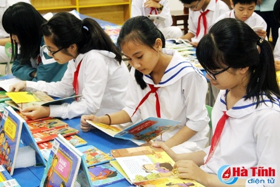 Học sinh đọc sách tại Thư viện Hà Tĩnh Học sinh đọc sách tại Thư viện Hà Tĩnh