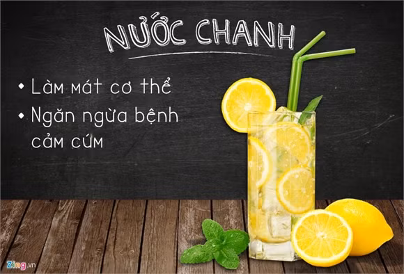 Thường xuyên uống nước chanh có thể giữ cơ thể mát mẻ, ngăn ngừa các chứng bệnh cảm, cúm mùa hè. Vitamin C trong chanh giúp nhiệt độ cơ thể ổn định, hydrat và chất chống oxy hóa giúp bạn cảm thấy tràn đầy sinh lực trong ngày hè oi bức.