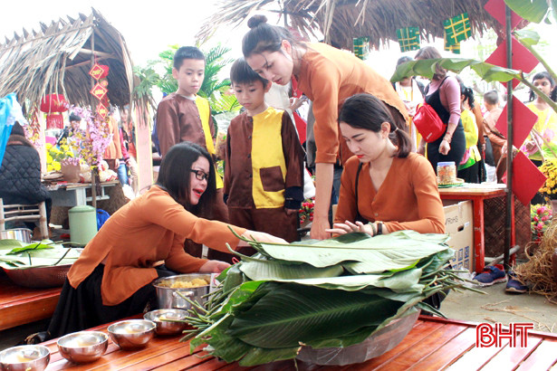 Náo nức hội chợ xuân của học sinh iSchool Hà Tĩnh