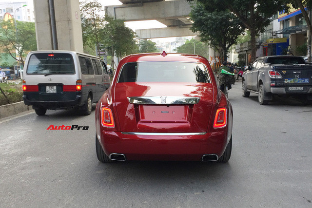 Ngắm Rolls-Royce Phantom VIII đầu tiên về Việt Nam
