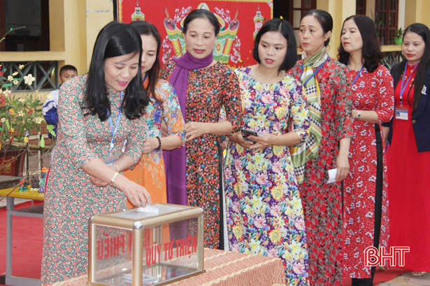 “Phiên đấu giá” các sản phẩm của “nghệ nhân nhí”