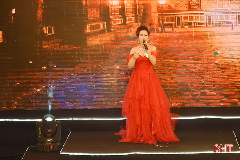 Ấn tượng chung kết Liên hoan Tiếng hát truyền hình Hà Tĩnh - Giải Sao Mai 2019 ảnh 13 Ấn tượng chung kết Liên hoan Tiếng hát truyền hình Hà Tĩnh - Giải Sao Mai 2019