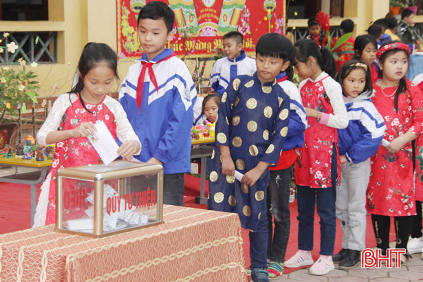 “Phiên đấu giá” các sản phẩm của “nghệ nhân nhí”