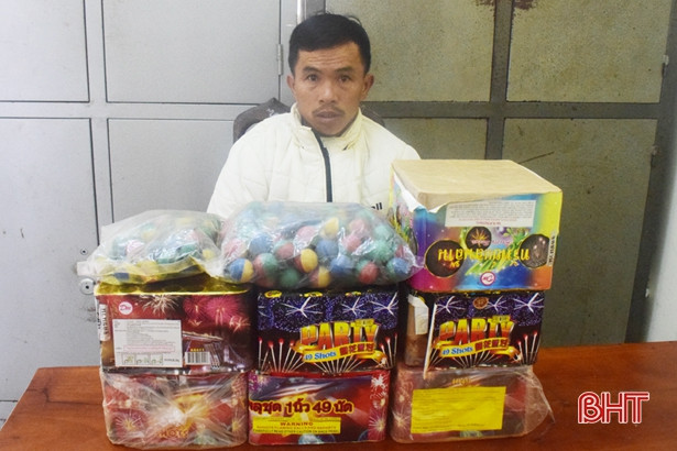 Công an Cẩm Xuyên thu giữ hơn 25kg pháo các loại